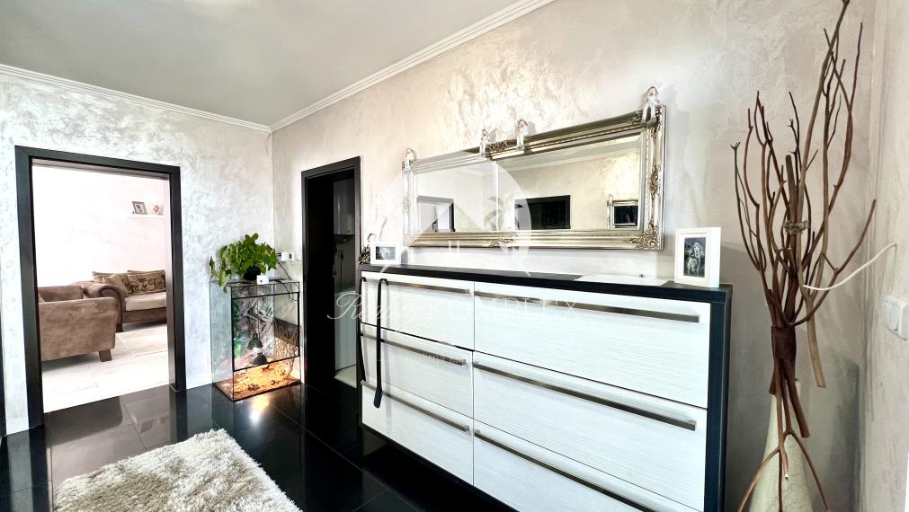 Reality KOMPLEX s.r.o. ponúka na PREDAJ priestrannú, moderne zariadenú NOVOSTAVBU v obci Veľké Dvorníky