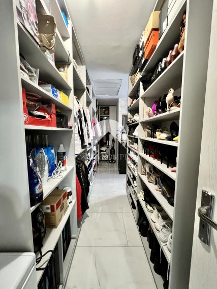 Reality KOMPLEX s.r.o. ponúka na PREDAJ priestrannú, moderne zariadenú NOVOSTAVBU v obci Veľké Dvorníky