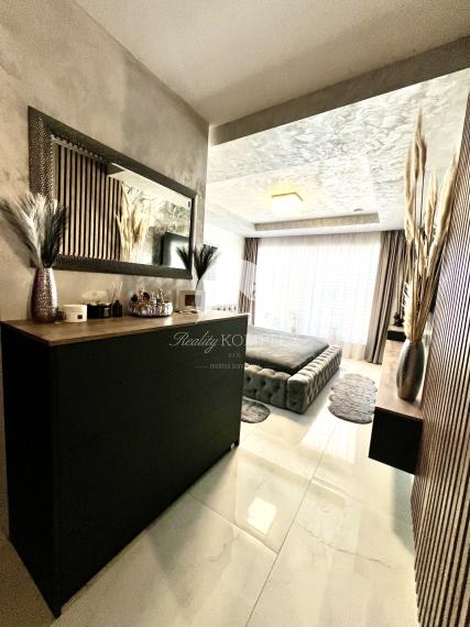 Reality KOMPLEX s.r.o. ponúka na PREDAJ priestrannú, moderne zariadenú NOVOSTAVBU v obci Veľké Dvorníky