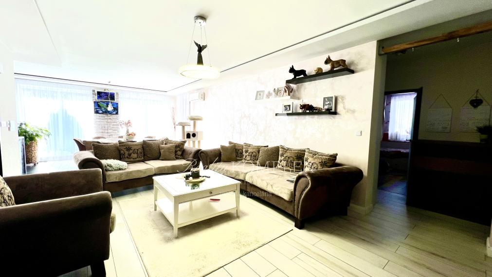 Reality KOMPLEX s.r.o. ponúka na PREDAJ priestrannú, moderne zariadenú NOVOSTAVBU v obci Veľké Dvorníky