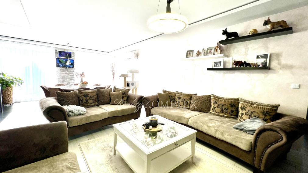 Reality KOMPLEX s.r.o. ponúka na PREDAJ priestrannú, moderne zariadenú NOVOSTAVBU v obci Veľké Dvorníky