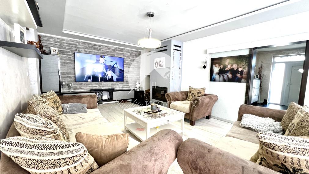 Reality KOMPLEX s.r.o. ponúka na PREDAJ priestrannú, moderne zariadenú NOVOSTAVBU v obci Veľké Dvorníky