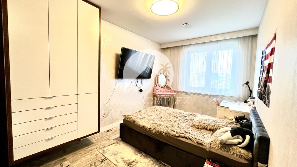 Reality KOMPLEX s.r.o. ponúka na PREDAJ priestrannú, moderne zariadenú NOVOSTAVBU v obci Veľké Dvorníky