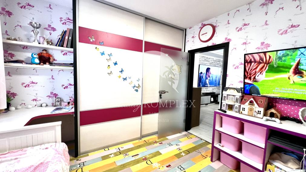 Reality KOMPLEX s.r.o. ponúka na PREDAJ priestrannú, moderne zariadenú NOVOSTAVBU v obci Veľké Dvorníky