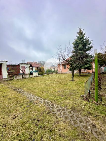 IBA U NÁS! Reality KOMPLEX s.r.o. vám ponúka na predaj priestranný rodinný dom v Komárome (Maďarsko)