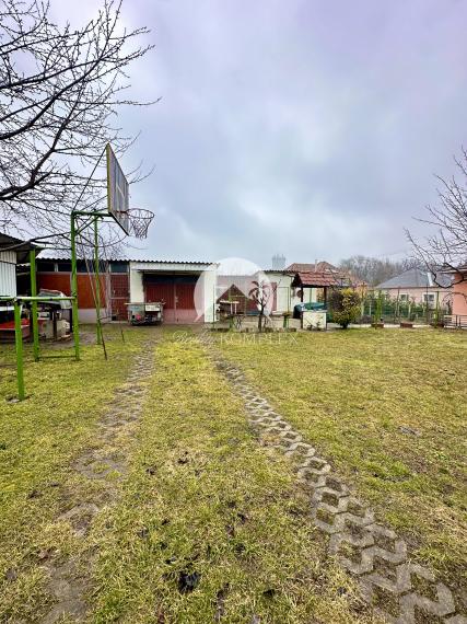 IBA U NÁS! Reality KOMPLEX s.r.o. vám ponúka na predaj priestranný rodinný dom v Komárome (Maďarsko)