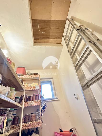 IBA U NÁS! Reality KOMPLEX s.r.o. vám ponúka na predaj priestranný rodinný dom v Komárome (Maďarsko)