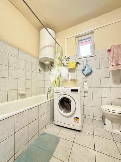 IBA U NÁS! Reality KOMPLEX s.r.o. vám ponúka na predaj priestranný rodinný dom v Komárome (Maďarsko)