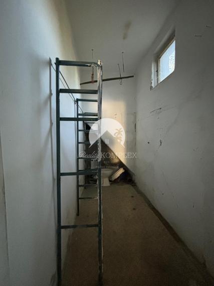 A Reality KOMPLEX s.r.o. EXKLUZÍVAN kínálja eladásra ezt a 3 szobás családi házat jó elhelyezkedéssel. (Gúta)