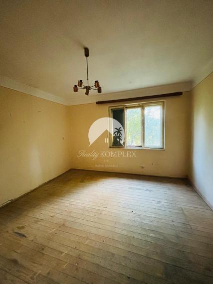 A Reality KOMPLEX s.r.o. EXKLUZÍVAN kínálja eladásra ezt a 3 szobás családi házat jó elhelyezkedéssel. (Gúta)