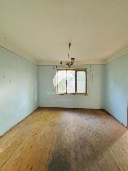 A Reality KOMPLEX s.r.o. EXKLUZÍVAN kínálja eladásra ezt a 3 szobás családi házat jó elhelyezkedéssel. (Gúta)