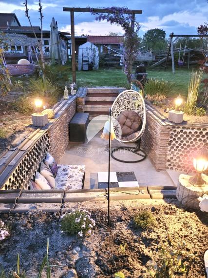 VÝRAZNÁ ZĽAVA !!! MIMORIADNÁ PONUKA!!! Reality KOMPLEX s.r.o., Vám ponúka zrekonštruovaný 3 izbový rodinný dom s pozemkom vo vyhľadávanej lokalite v úplne tichom prostredí, obci Okoličná na Ostrove !!!