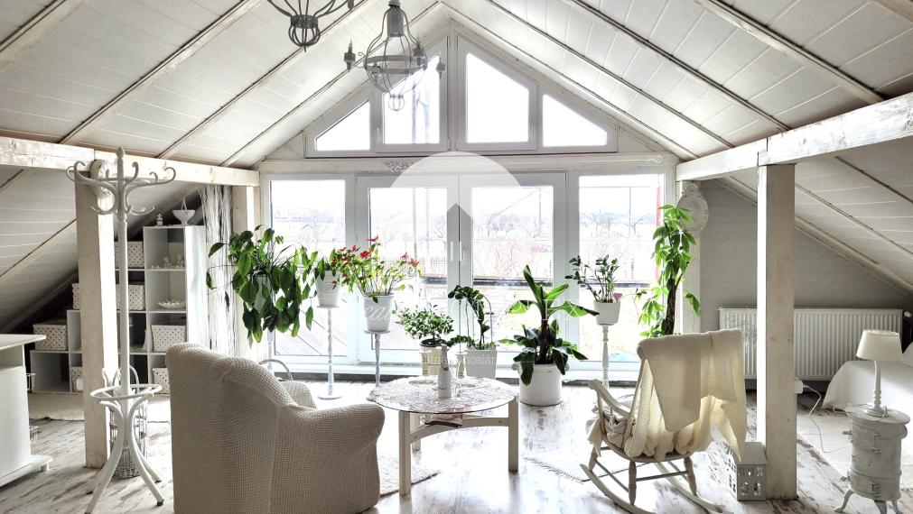 VÝRAZNÁ ZĽAVA !!! MIMORIADNÁ PONUKA!!! Reality KOMPLEX s.r.o., Vám ponúka zrekonštruovaný 3 izbový rodinný dom s pozemkom vo vyhľadávanej lokalite v úplne tichom prostredí, obci Okoličná na Ostrove !!!