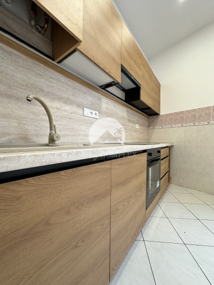 Reality KOMPLEX s.r.o., Vám ponúka na prenájom priestranný 3-izbový byt v centre mesta Komárno