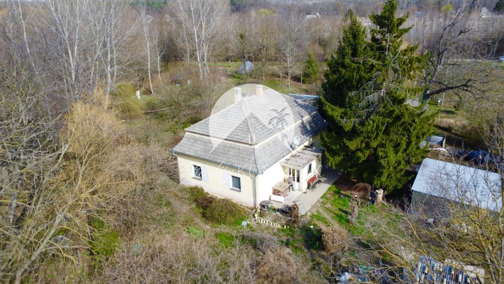 Reality KOMPLEX s.r.o., Vám exkluzívne ponúka na predaj rybárske jazero s veľkým pozemkom v obci Malý Ostrov