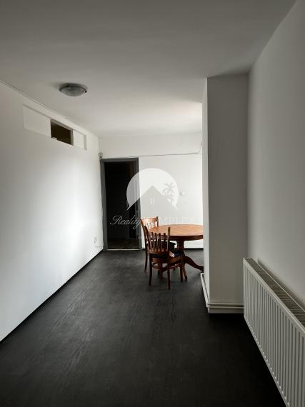 A Reality KOMPLEX s.r.o. kínálja eladásra ezt a tágas, teljesen berendezett panziót kivételes elhelyezkedéssel – közvetlenül Komárom (Magyarország) főutcáján!