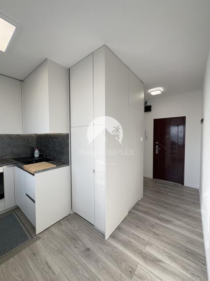 Exkluzívne iba u nás!!! Reality KOMPLEX s.r.o. Vám ponúka na PRENÁJOM moderný, vkusne, čerstvo prerobený a zariadený 1 izbový byt, vo vynikajúcej lokalite mesta Komárno!!!