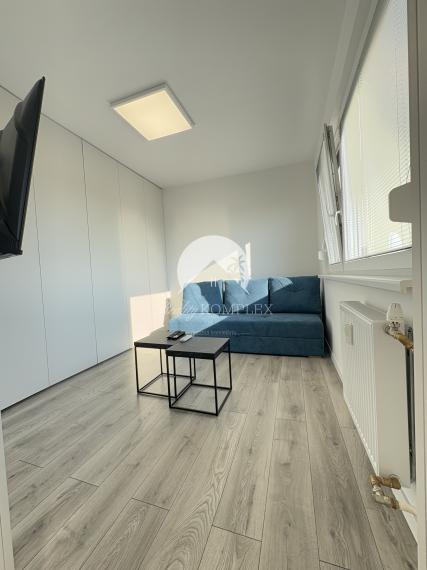 Exkluzívne iba u nás!!! Reality KOMPLEX s.r.o. Vám ponúka na PRENÁJOM moderný, vkusne, čerstvo prerobený a zariadený 1 izbový byt, vo vynikajúcej lokalite mesta Komárno!!!
