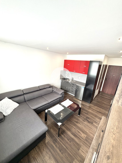 Reality KOMPLEX s.r.o., Vám ponúka do prenájmu vkusne prerobenú a zariadenú garzonku, od spoľahlivého majiteľa, vo vynikajúcej lokalite mesta Komárno!!!