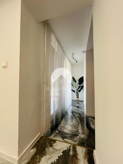 Reality KOMPLEX s.r.o. Vám ponúka nadštandarný rodinný dom v meste Veľký Meder, ktorý spája štýl, pohodlie a luxus do jedného výnimočného celku.