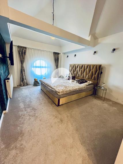 Reality KOMPLEX s.r.o. Vám ponúka nadštandarný rodinný dom v meste Veľký Meder, ktorý spája štýl, pohodlie a luxus do jedného výnimočného celku.