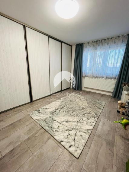 Reality KOMPLEX s.r.o. Vám ponúka nadštandarný rodinný dom v meste Veľký Meder, ktorý spája štýl, pohodlie a luxus do jedného výnimočného celku.