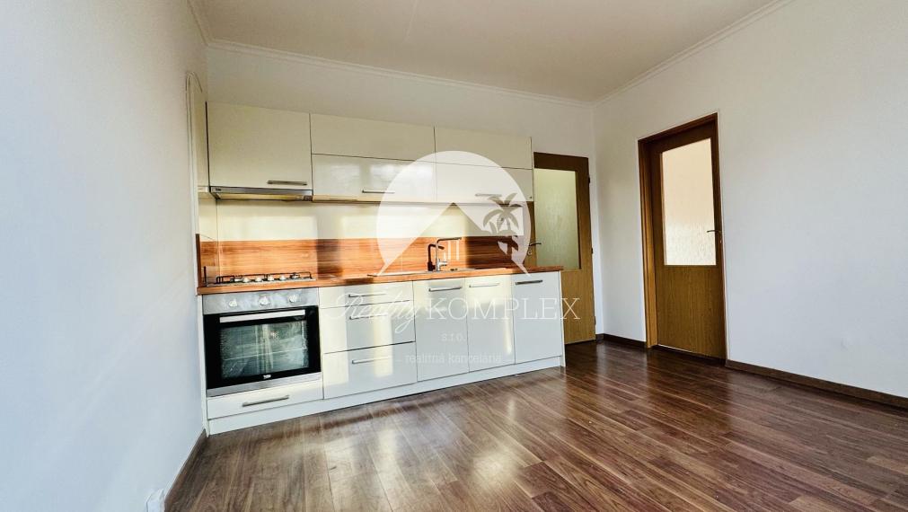 Reality KOMPLEX s.r.o., Vám ponúka 1 izbový byt vo VYHĽADÁVANEJ lokalite mesta Nové Zámky  od spoľahlivého majiteľa!!!!