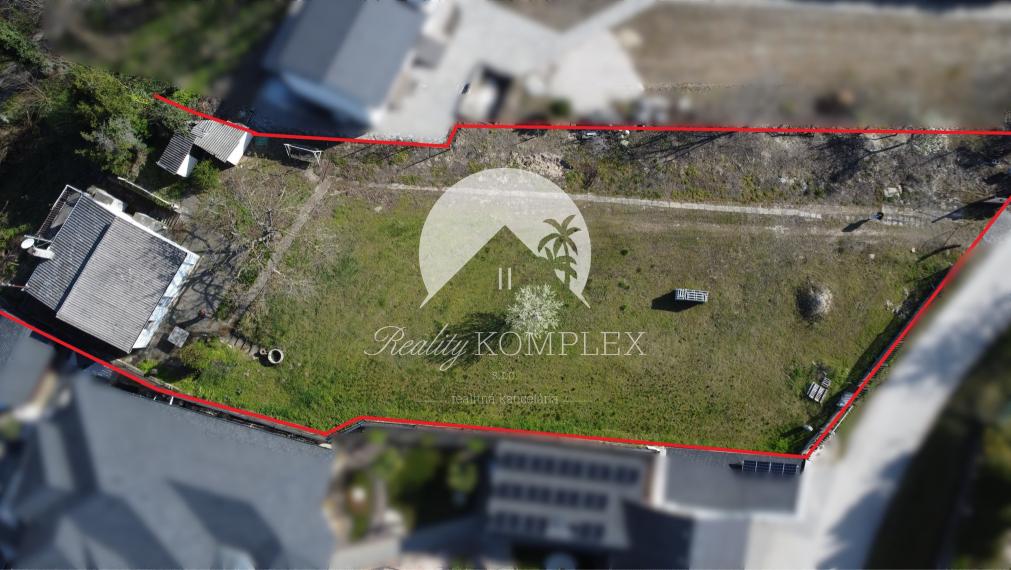 Reality KOMPLEX s.r.o. Vám EXKLUZÍVNE ponúka na predaj lukratívny pozemok v Koppánymonostore (Komárom, HU) – priamo na brehu Dunaja!