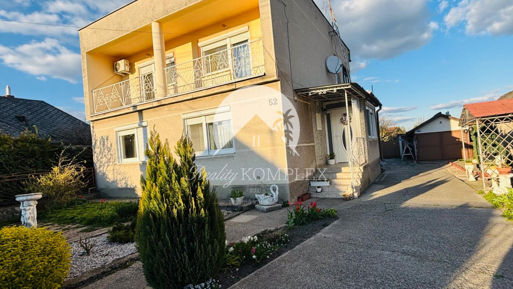 Reality KOMPLEX s.r.o.,Vám ponúka na predaj priestranný, slnečný 5 izbový rodinný dom v obci Brestovec