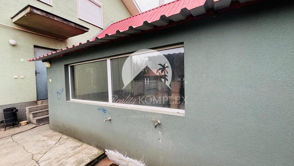 Reality KOMPLEX s.r.o. vám ponúka na predaj veľmi pekný, 6-izbový poschodový rodinný dom v obci Kľúčovec