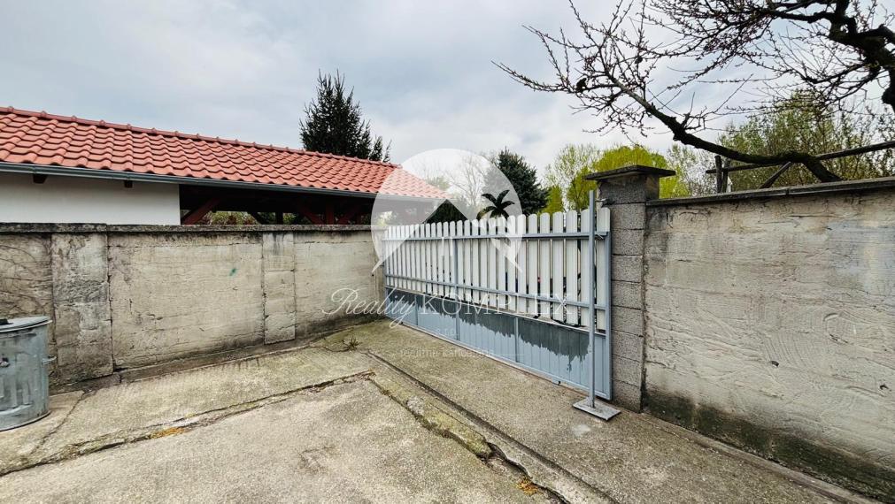 Reality KOMPLEX s.r.o. vám ponúka na predaj veľmi pekný, 6-izbový poschodový rodinný dom v obci Kľúčovec