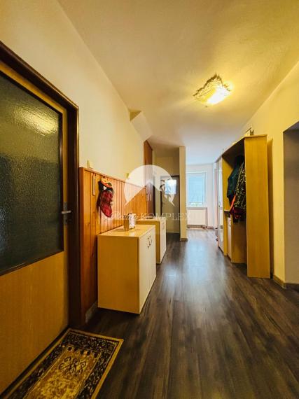 Reality KOMPLEX s.r.o. vám ponúka na predaj veľmi pekný, 6-izbový poschodový rodinný dom v obci Kľúčovec