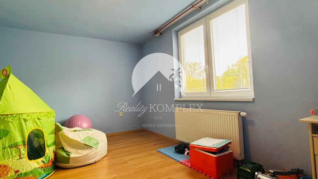 Reality KOMPLEX s.r.o. vám ponúka na predaj veľmi pekný, 6-izbový poschodový rodinný dom v obci Kľúčovec