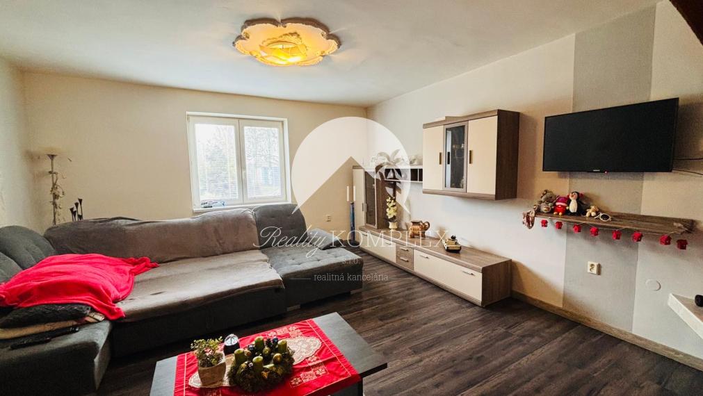 Reality KOMPLEX s.r.o. vám ponúka na predaj veľmi pekný, 6-izbový poschodový rodinný dom v obci Kľúčovec