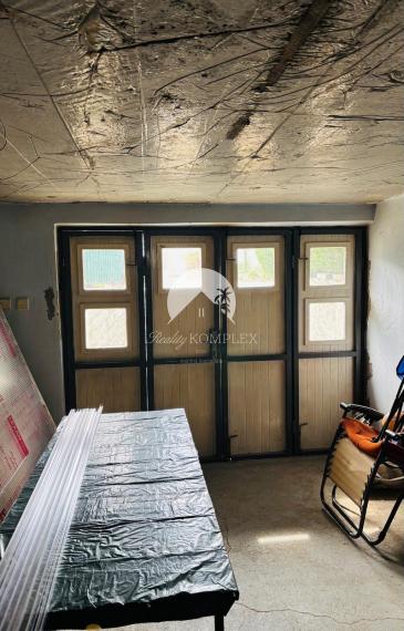 Reality KOMPLEX s.r.o. vám ponúka na predaj veľmi pekný, 6-izbový poschodový rodinný dom v obci Kľúčovec