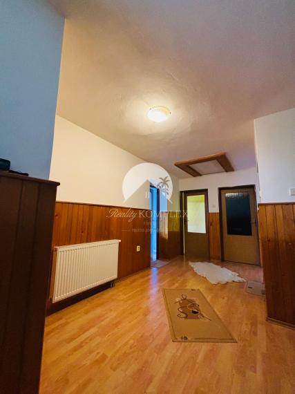 Reality KOMPLEX s.r.o. vám ponúka na predaj veľmi pekný, 6-izbový poschodový rodinný dom v obci Kľúčovec