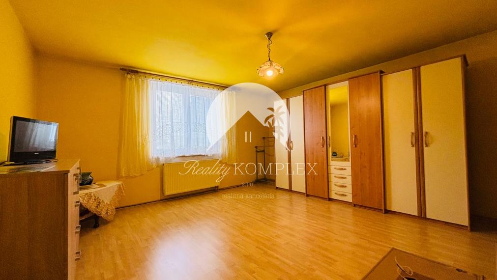 Reality KOMPLEX s.r.o. vám ponúka na predaj veľmi pekný, 6-izbový poschodový rodinný dom v obci Kľúčovec