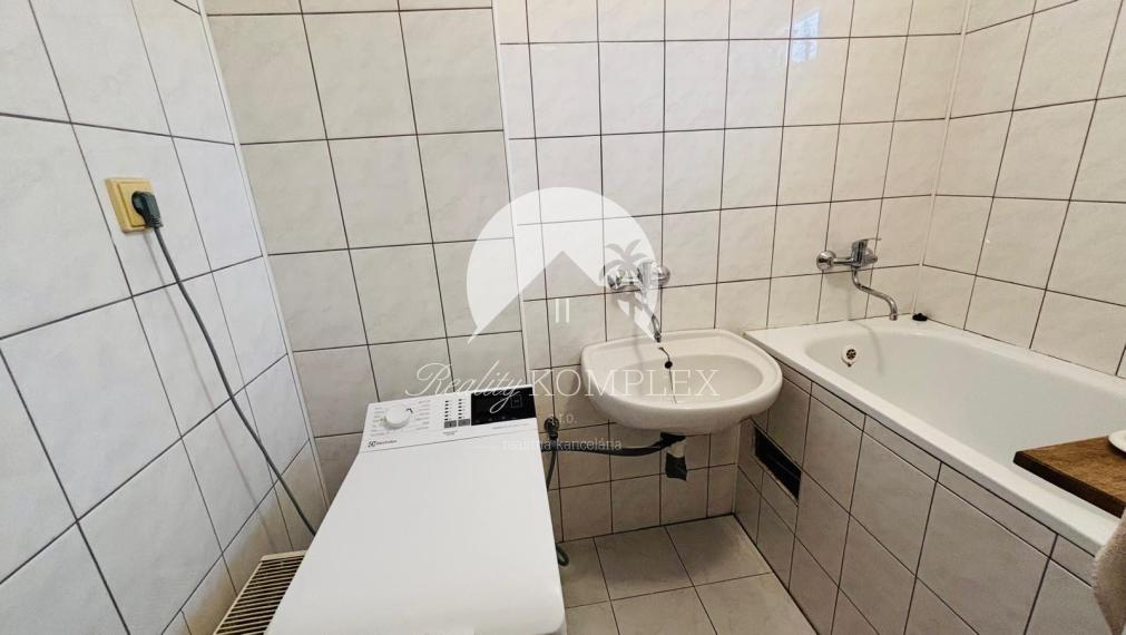 Reality KOMPLEX s.r.o. vám ponúka na predaj veľmi pekný, 6-izbový poschodový rodinný dom v obci Kľúčovec