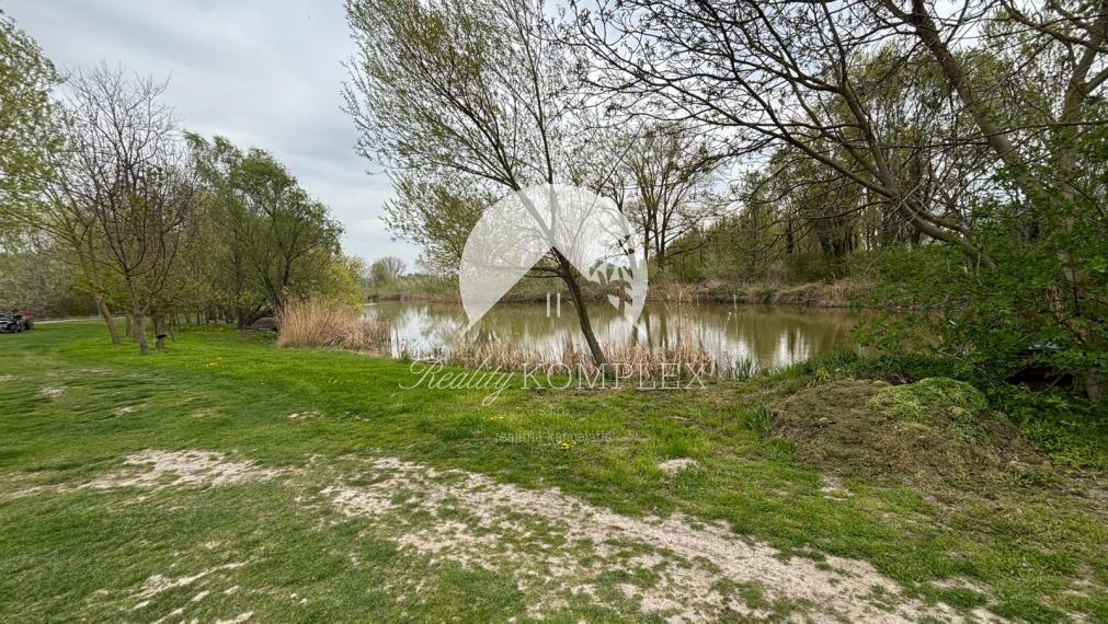 Reality KOMPLEX s.r.o. vám ponúka na predaj veľmi pekný, 6-izbový poschodový rodinný dom v obci Kľúčovec