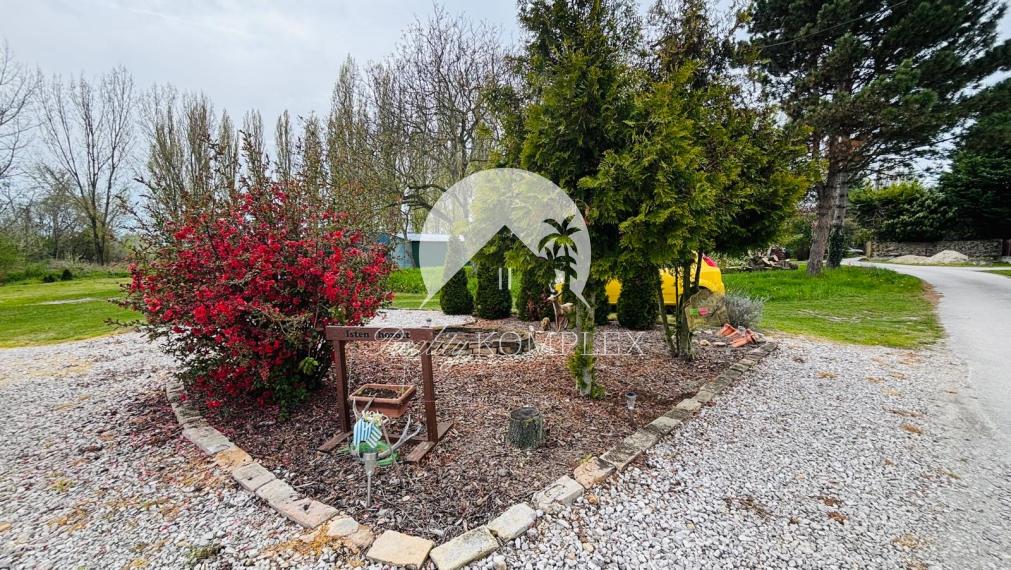 Reality KOMPLEX s.r.o. vám ponúka na predaj veľmi pekný, 6-izbový poschodový rodinný dom v obci Kľúčovec