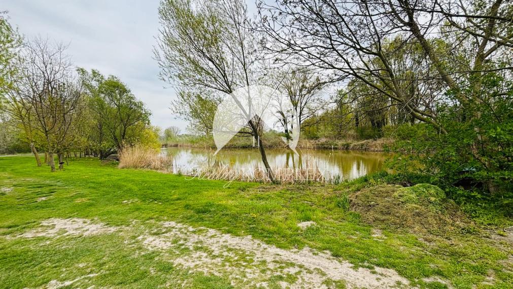 Reality KOMPLEX s.r.o. vám ponúka na predaj veľmi pekný, 6-izbový poschodový rodinný dom v obci Kľúčovec