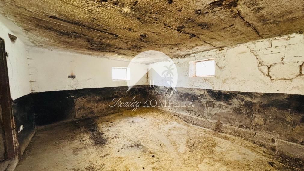 Reality KOMPLEX s.r.o. vám ponúka na predaj veľmi pekný, 6-izbový poschodový rodinný dom v obci Kľúčovec