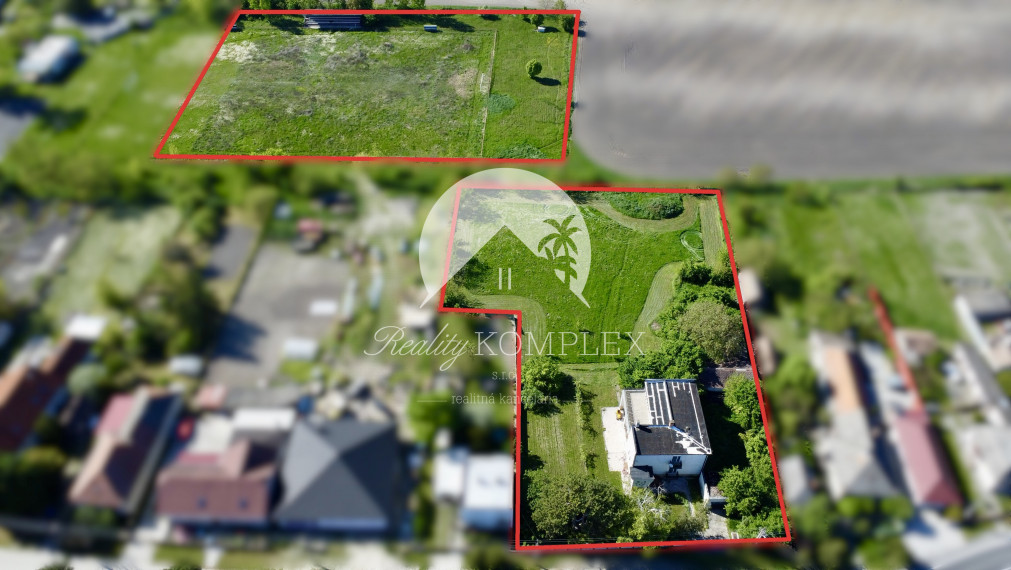 Reality Komplex s.r.o. Vám exkluzívne ponúka na PREDAJ poschodový rodinný dom s obrovským pozemkom v obci Tôň, blízko Komárna!