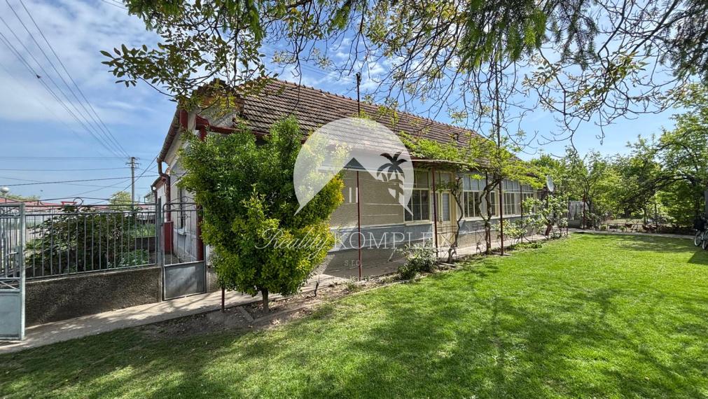 Reality KOMPLEX s.r.o. Vám ponúka Exkluzívne na predaj 3 izbový rodinný dom v pôvodnom stave v obci Sokolce