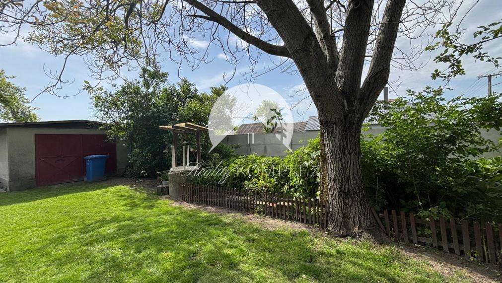 Reality KOMPLEX s.r.o. Vám ponúka Exkluzívne na predaj 3 izbový rodinný dom v pôvodnom stave v obci Sokolce