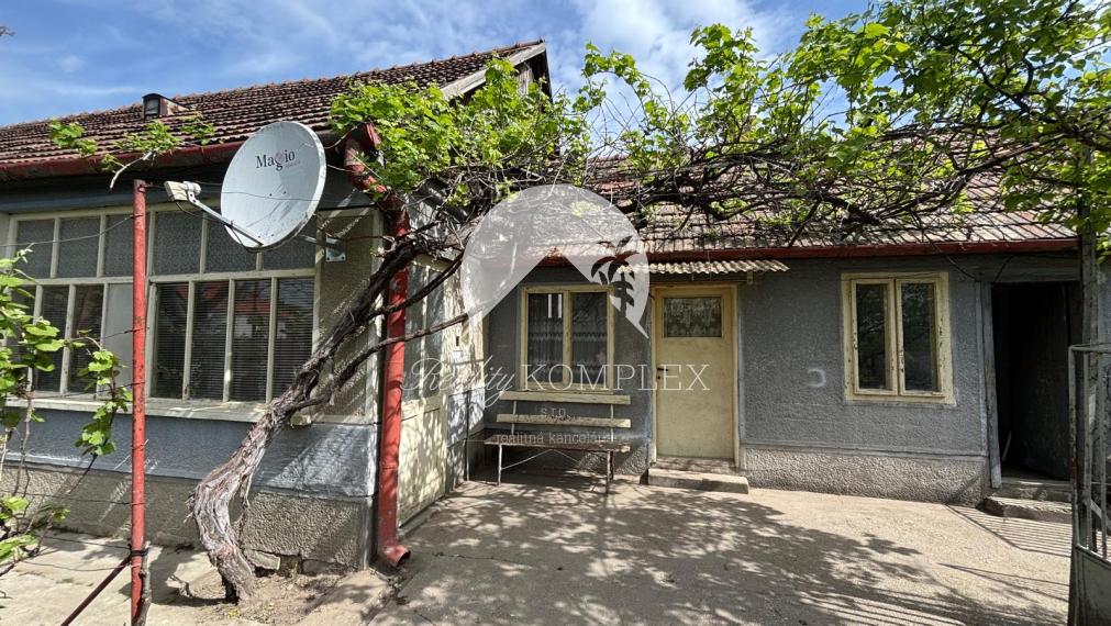 Reality KOMPLEX s.r.o. Vám ponúka Exkluzívne na predaj 3 izbový rodinný dom v pôvodnom stave v obci Sokolce