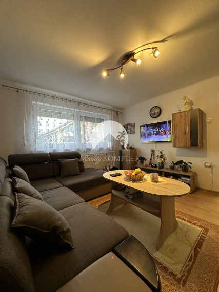 Reality KOMPLEX s.r.o. Vám ponúka EXKLUZÍVNE na predaj priestranný poschodový rodinný dom v Kolárove!