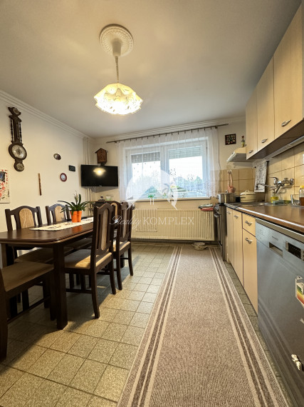 Reality KOMPLEX s.r.o. Vám ponúka EXKLUZÍVNE na predaj priestranný poschodový rodinný dom v Kolárove!