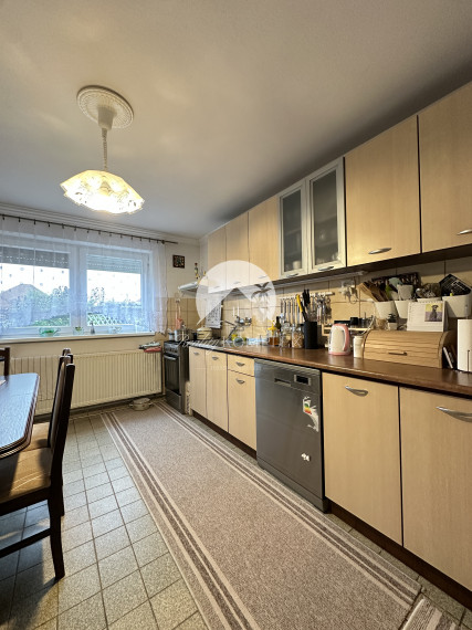 Reality KOMPLEX s.r.o. Vám ponúka EXKLUZÍVNE na predaj priestranný poschodový rodinný dom v Kolárove!