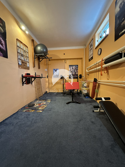 Reality KOMPLEX s.r.o. Vám ponúka EXKLUZÍVNE na predaj priestranný poschodový rodinný dom v Kolárove!